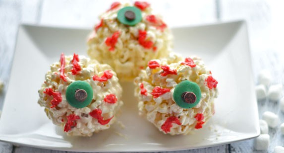 Looking for a fun Halloween dessert recipe that's a little spooky? Check out our Halloween Eyeball Popcorn Balls recipe!