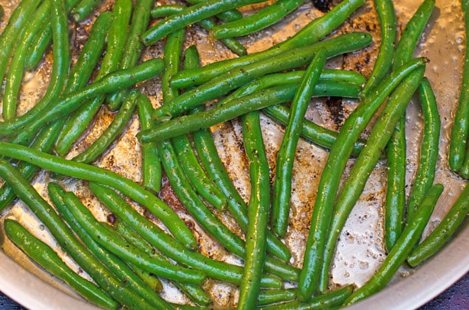 Green-Beans-in-the-pan