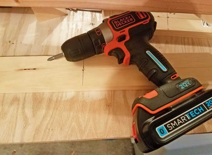 diy-wood-christmas-tree-blackdecker-drill