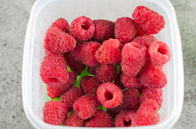 http://www.smartsavvyliving.com/wp-content/uploads/2017/05/Rubbermaid-FreshWorks-Review-Raspberries-Closeup-in-Container.jpg