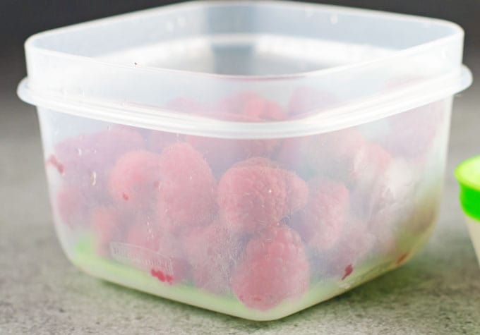 http://www.smartsavvyliving.com/wp-content/uploads/2017/05/Rubbermaid-FreshWorks-Review-Raspberries-in-Container-Sideshot.jpg